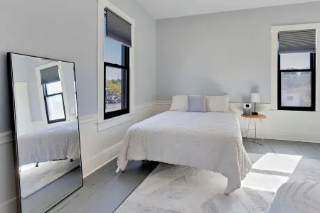 Miller House-Modern Remodel 2BR Historic Townhome blocks to downtown Noblesville