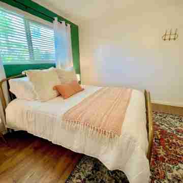 The Beverly Bungalow 1BR/BA in the Heart of Phoenix - Grill, Pool & Hot Tub Rooms