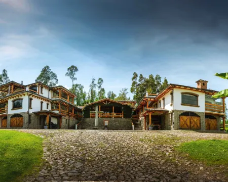 Hacienda Turística La Morería y Hospedaje Casona Ponce de León. Hoteles en Amaguaña