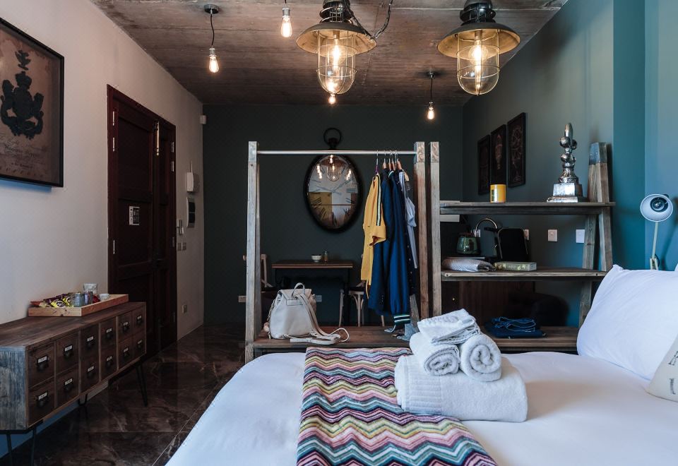 Talbot and Bons Deluxe Studio Flat - Housity