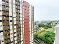 Modern Look Studio Room at LRT City Jatibening Apartment - parcheggio