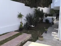 Stylish villa avec parking et piscine - Villas