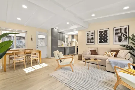 Zen Venice 3BR Home Near Beach with Patio + Washer/Dryer