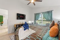 Luxurious 3Br/2BA: Private Heated Pool , Golf Views , Near Disney  & Legoland