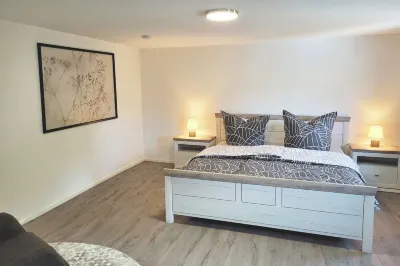 Stauf Cottage - Holiday home with castle view Hotels near Burgtor Donaustauf