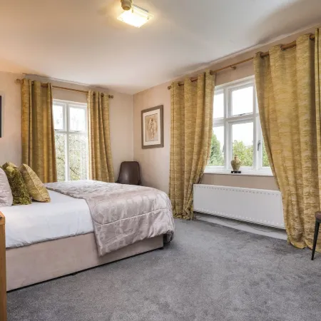 The Howbeck & the Retreat Incl Off-Site Health Club and Parking EV Point Available