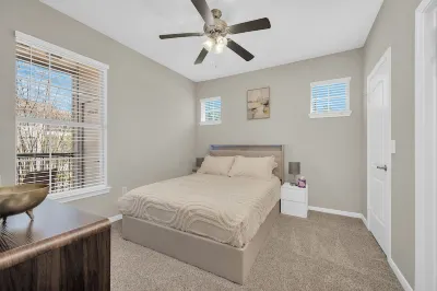 Charming 1BD in Magnolia - pool, gym & steps from shops! Hotels near Tamina Community Market