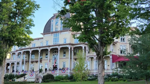 Yogi Nature Stay #2 3 beds with spa shower, smart tv across the street from UPMC