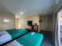 Mersing Beach Resort Các khách sạn ở Penyabong