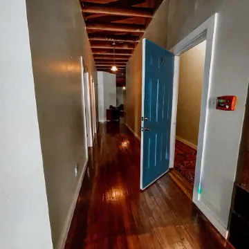 Downtown loft apartment with excellent views, furnishings and location on square