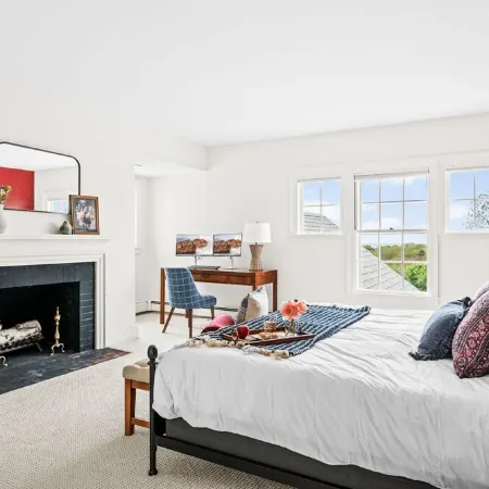 Cranberry Hill l 9 BR 22 Acre Estate l Sleeps 24