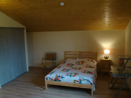 House with terrace, Avignon festival 12km away, Spirou park and wave island Hotels in Le Thor