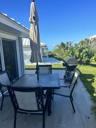 Ocean view & Golf cart included!  Sports fans don’t miss any games pro or NCAA!