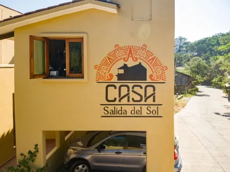 Stunning Views! Amazing Breezes! 5-10 minutes from town!