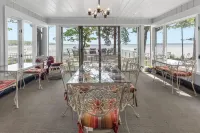Higgins Lake - One Of A Kind Lakefront Lodge!
