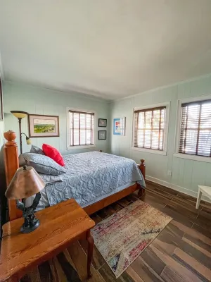 Coastal Comfort - A cute beach cottage!