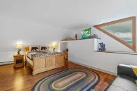 The Sommet - Magical Main Home and Guest Cottage Black Mountain Ski Trailhead附近的飯店