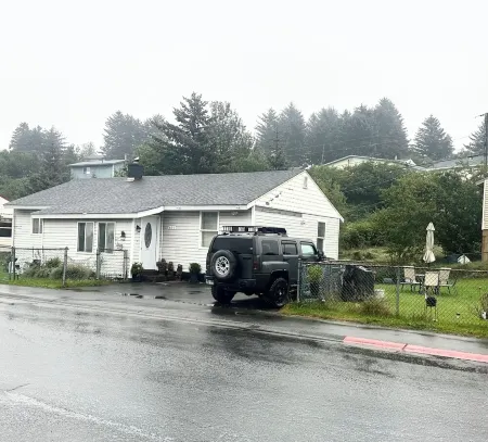 Only 5 minute walk to Downtown and attractions! Explore Alaska