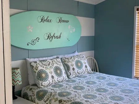 Cozy cottage with Snow Bird monthly rates for the Winter