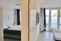 Very spacious apartment with enclosed garden Strandleven Groote Keeten Hotels in Callantsoog