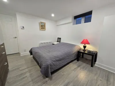 Cozy 1 Bedroom Apartment near Down-town Montreal Hotels in Cote-des-Neiges–Notre-Dame-de-Grace