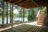 Lake Keowee Lakefront Home W/ Private Boat Ramp-Great Rates