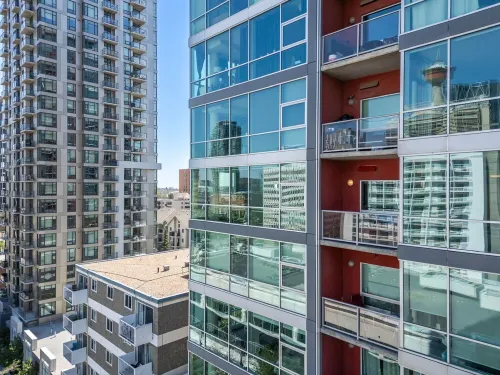 Downtown Chic Retreat | Elegant + Free Parking