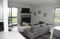 Great Location with Lake View
