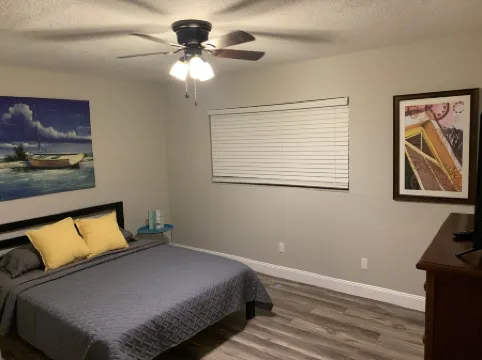 Cozy getaway! Minutes from Historic Pinellas Trail!