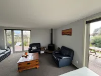 Hui Hui House-Family Friendly Holiday Home- the Gate Way to Milford & Fiordland.