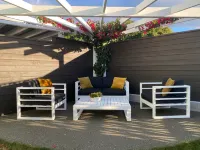 Groove-on-Grove.  Entire home in Nelson. Отели в г. 