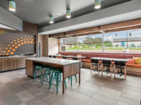 Tru by Hilton Kansas City Airport Hotels in May