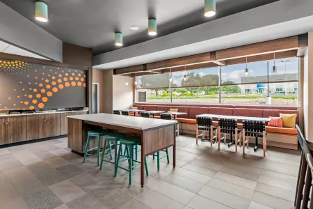 Tru by Hilton Kansas City Airport