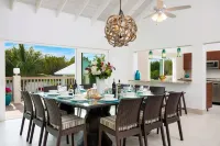 Palm Jewel - Luxury villa, private outdoor oasis w/pool, walk to SAPODILLA BEACH