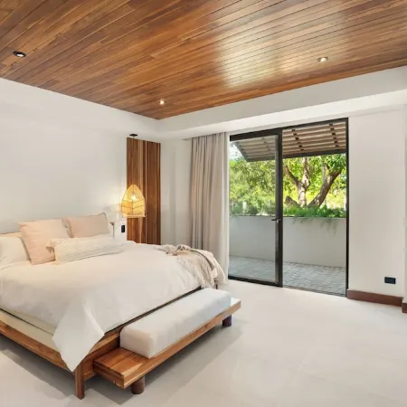 Oceanfront Oasis - 9BR Infinity Pool Villa