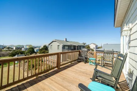 NEW RENTAL - Sound & Ocean View Duplex - 2 Blocks from Beach!