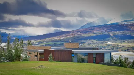 Exclusive villa opposite Akureyri Отели в г. Svalbardsstrandarhreppur