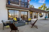 Central Location, Spectacular Views, Pool, Hottub Hotels near Grape Day Park