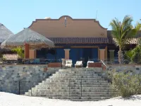 Villa Tranquilo, White sand Beach front, new infinity pool; walk to everything! Hotels in Los Barriles