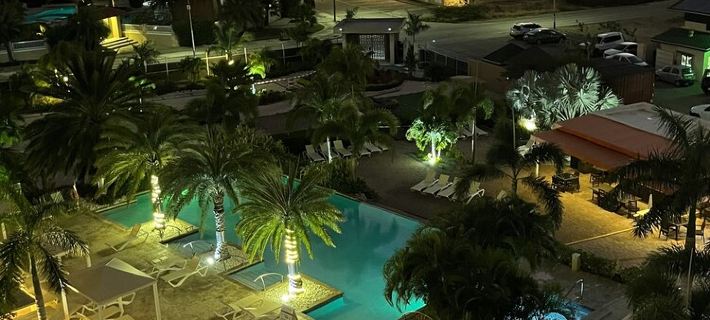 OCEAN GEM- STUNNING CONDO INCLUDES PLATINUM SERVICES Hotels in Eagle Beach