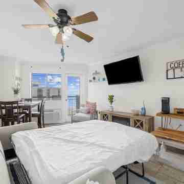 Beachside Bliss: Private 1-Bedroom Hideaway Rooms