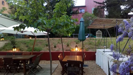 Provencal property with swimming pool in a wooded area, access to the sea by bike Отели рядом с достопримечательностью «Parc Aventure de la Coudou»