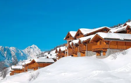 Very pretty, all-inclusive, family chalet (50 m from the slope)