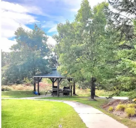 A lovely two-bedroom condo in Carriage Hills sleeps 8 persons