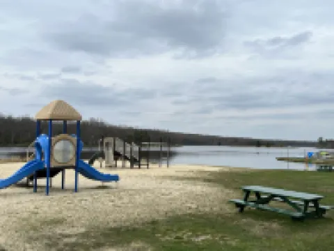 Indian Mountain Getaway-hot tub, lakes ,hiking ,fireplace , pool table