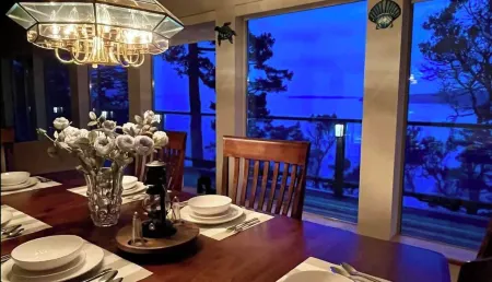 SaliHaven: Oceanfront 4Bedrooms 5Beds 3.5Bath Отели рядом с достопримечательностью «Суорц Бэй Терминал»