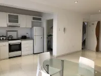 Ocean Breeze Residential-Unit 401 Отели в г. Уанчако