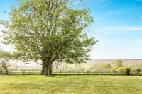 Unique luxury 3 bedroom barn with stunning rural views sleeps 6, near Padstow Hotels in Wadebridge