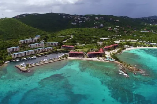 On the Water with Style, 5 minute walk to Beach along the Marina