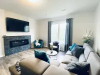 Stylish 3 Bdrm house- king bed, Netflix, parking Hotels near Baby Charlotte